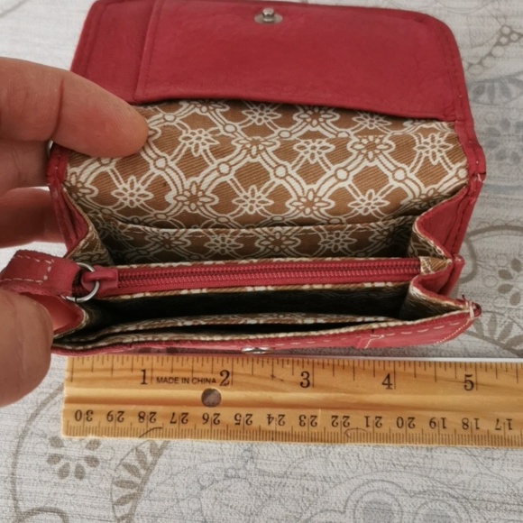 Fossil Red Leather Wallet with Keychain - Picture 5 of 6
